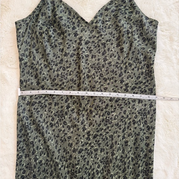 Time & Tru Dress Camo Green Animal Print Midi Slit Size Medium 8-10 - Picture 4 of 8